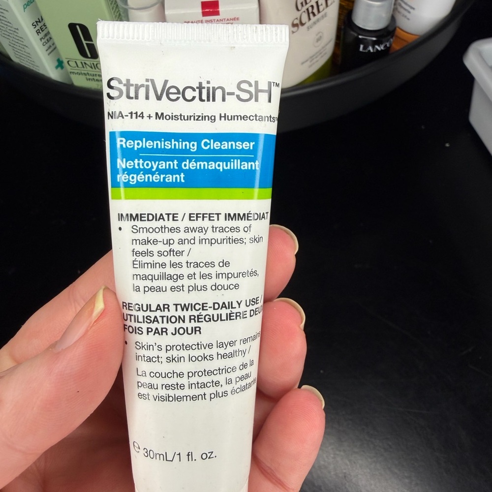 StriVectin Replenishing Cleanser - White and Blue
